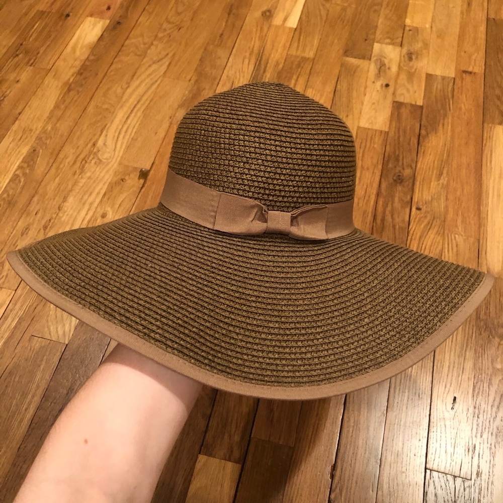 Gently used floppy sun hat!